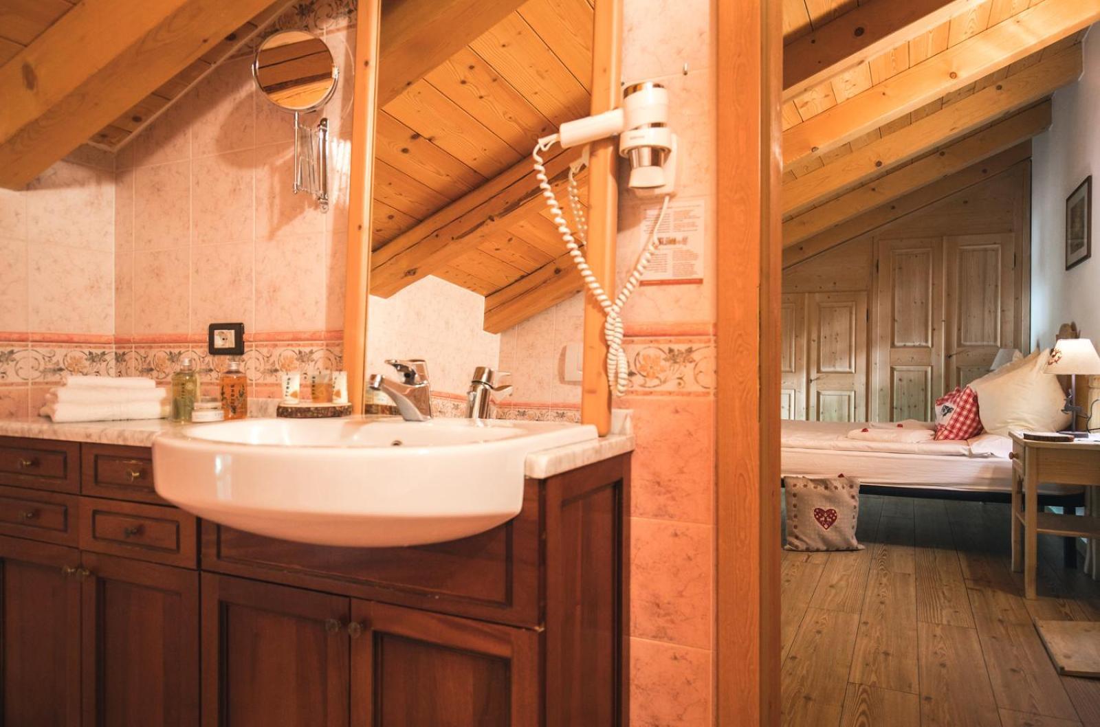 Chalet Alpenrose Bio Wellness Naturhotel Cogolo Eksteriør bilde
